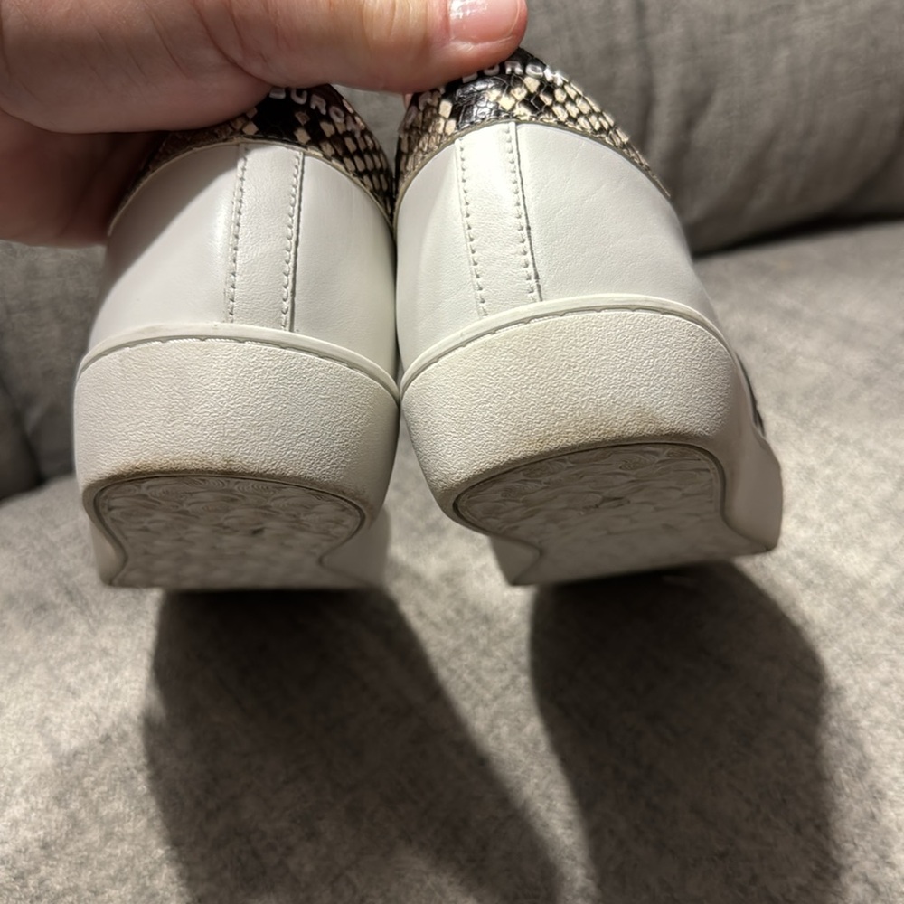 EUC Tory Burch Leigh T-Logo Leather Sneaker Roccia - Picture 7 of 12